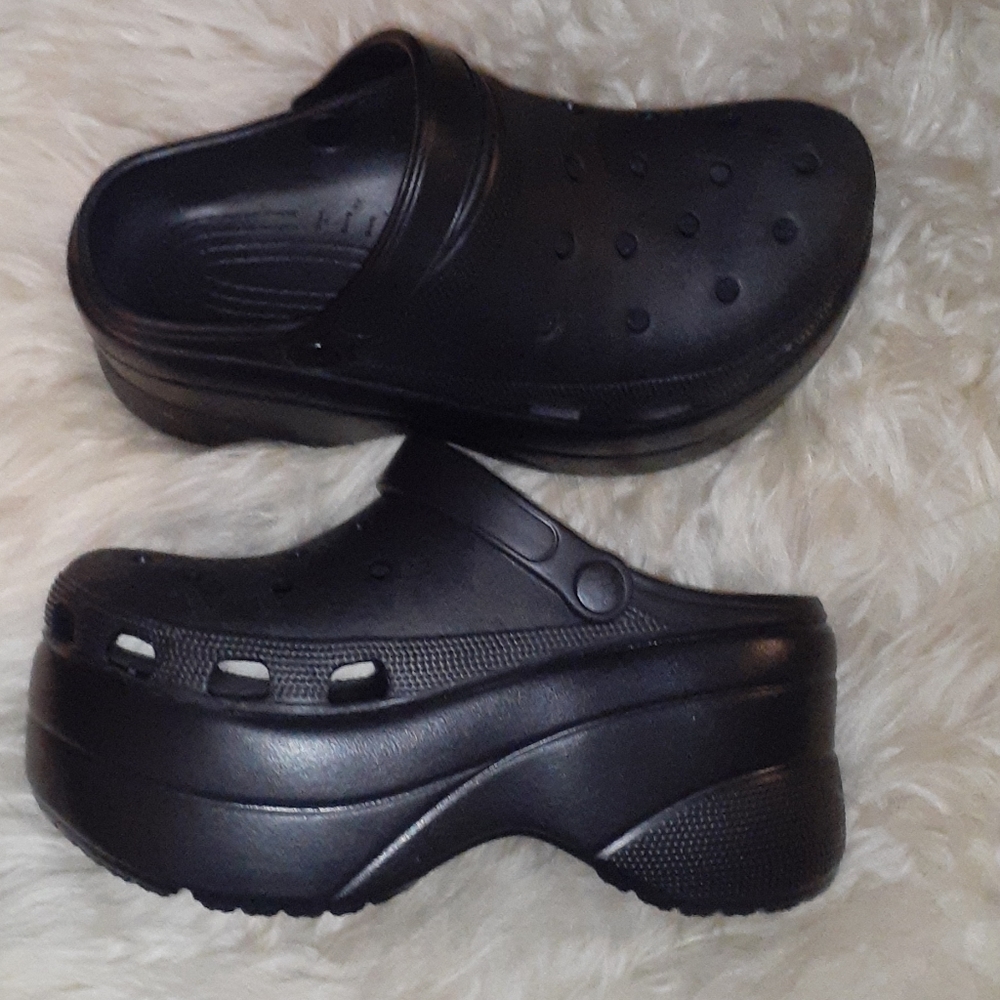 Platform black crocs Cape Robbin brand size 10